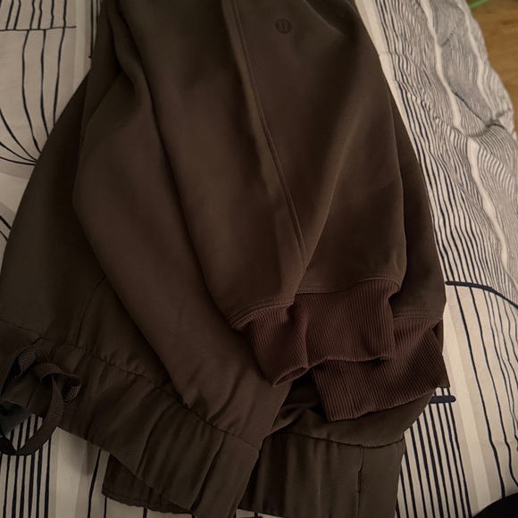 Lululemon on the fly jogger dark olive sz 8 hardly worn EUC $118 - Picture 8 of 8